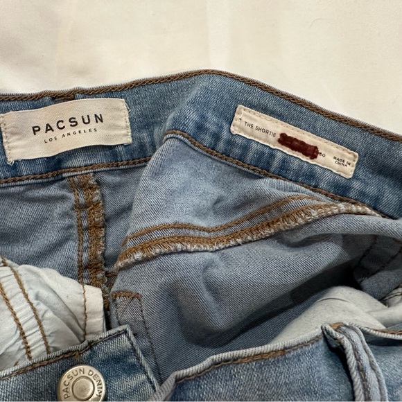 PacSun Los Angeles The Shortie Shorts Blue Denim 5 Pocket Stretchy Cuffed 
Sz 30 - Picture 5 of 5